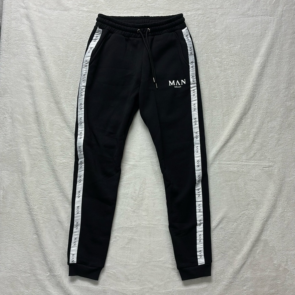 Boohoo man Official Man sweat pants Joggers small tapered cuff
